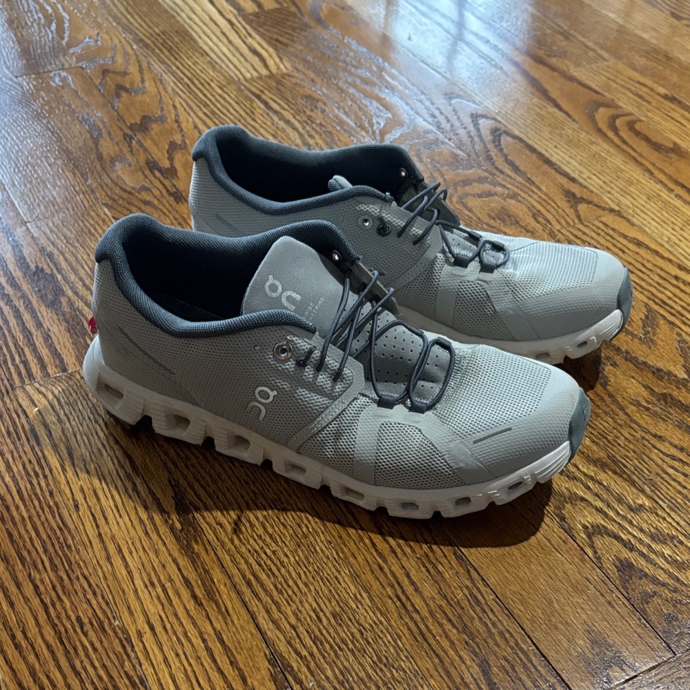 On Cloud Men's Light Gray Athletic Shoes